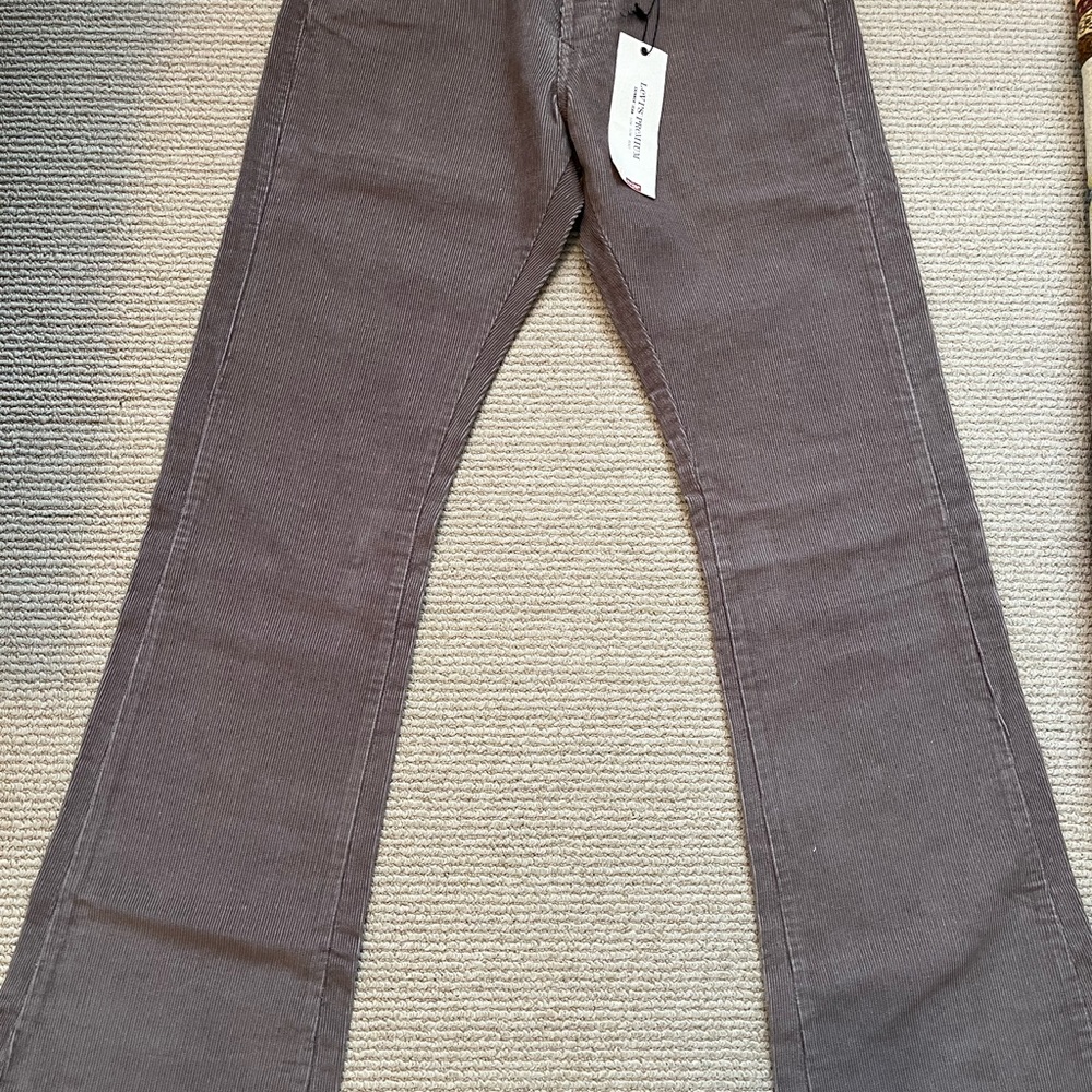 Levi’s Premium Skinner Jean Beautiful taupe corduroy 30x32 bootcut Jean BNWT